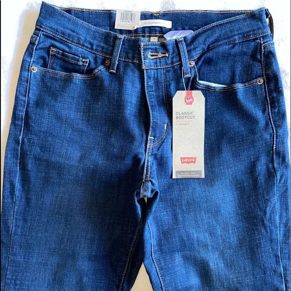 Women’s new classic bootcut Levi jeans size 4S